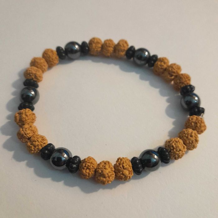 Pulseiras com semente rudraska