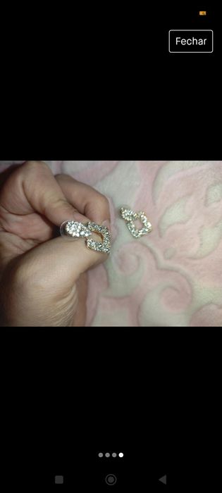 Brincos brilhantes dourados novos