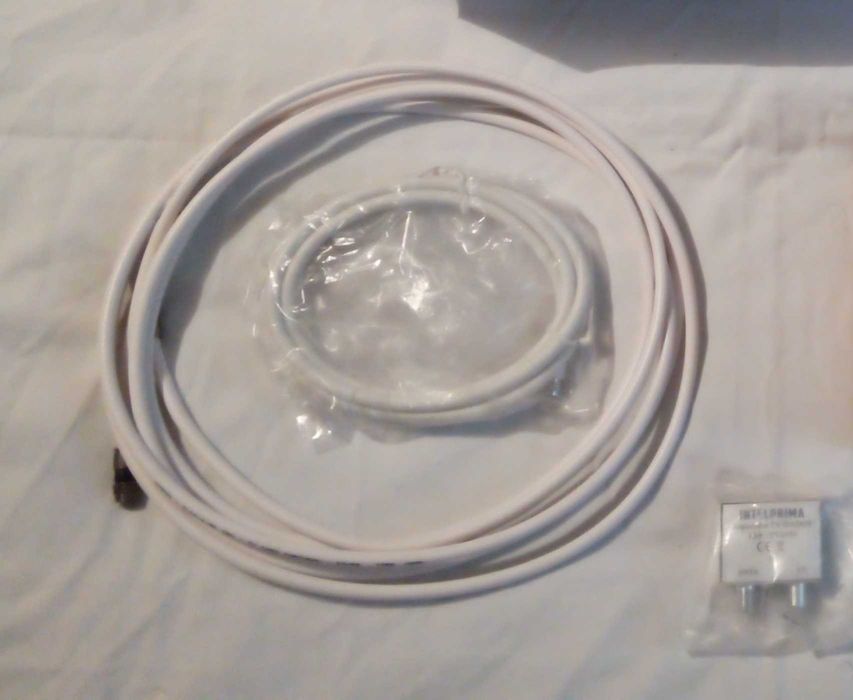 TV/Data Splitter with Cables64586087296769121