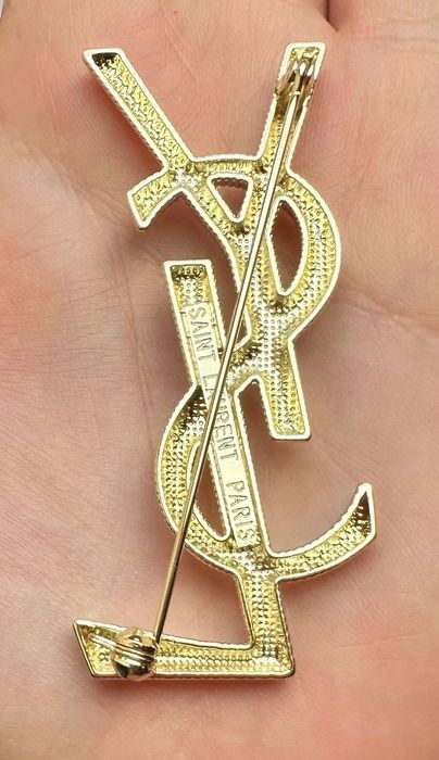 Broszka YSL złota metaliczna 6,7 cm