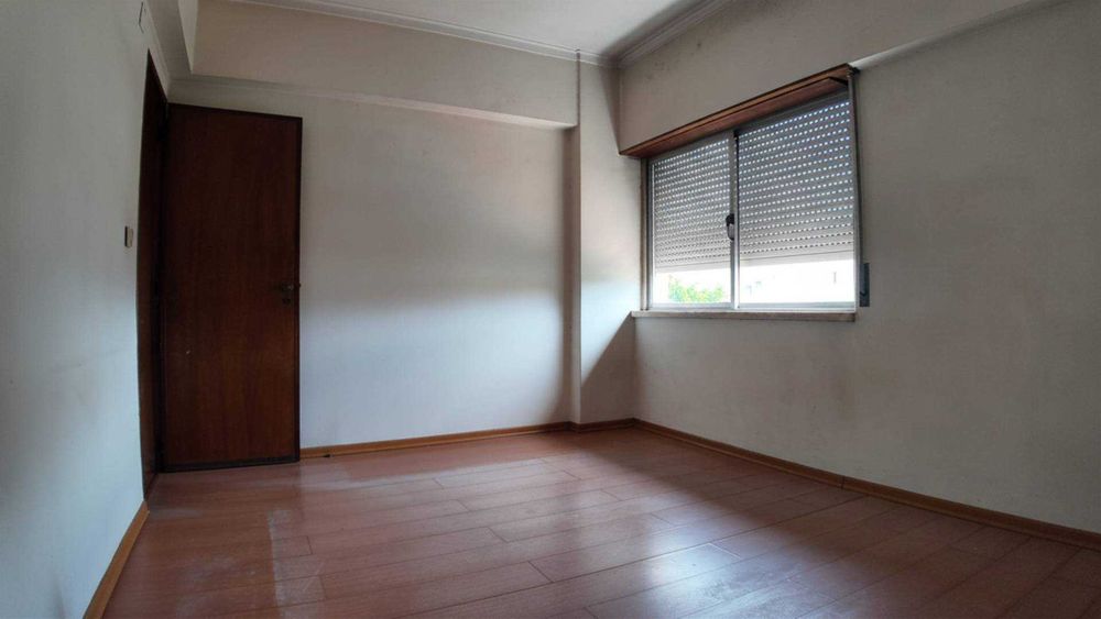 T3 para Remodelar | Excelente Potencial | Póvoa de Santo Adrião e Olival Basto