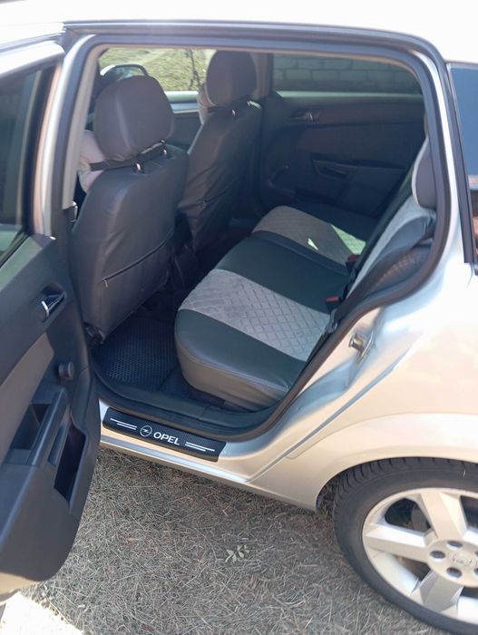 Опель Астра Н універсал 2005