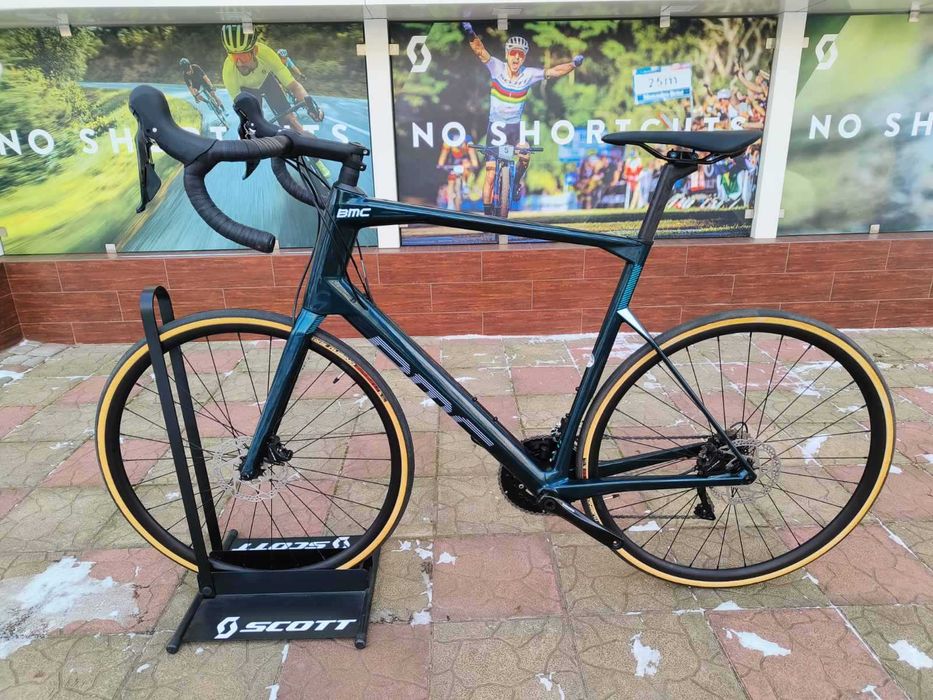 Новий шосейний карбоновий велосипед BMC Roadmachine SEVEN, Shimano 105