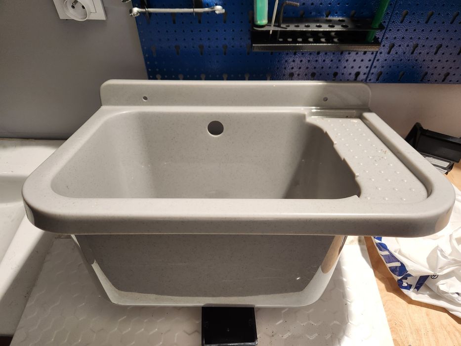 Zlew gospodarczy. Plastikowy. 50 cm szerokość.