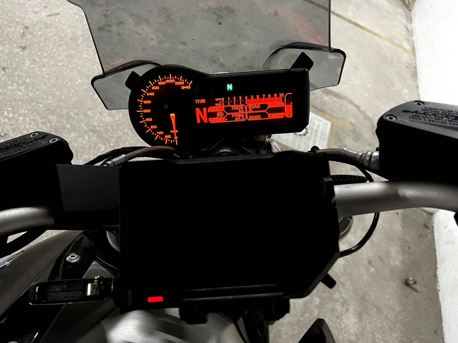 BMW R1200R LC(2018) – O Puro Prazer do Motor Boxer com Quickshifter