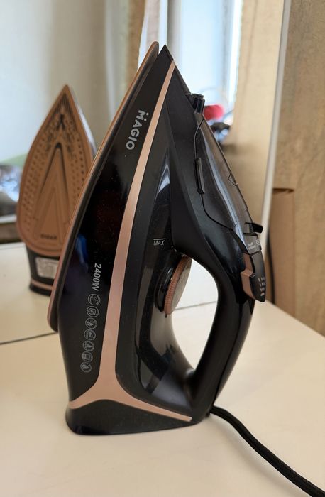 утюг Magio MG-131.