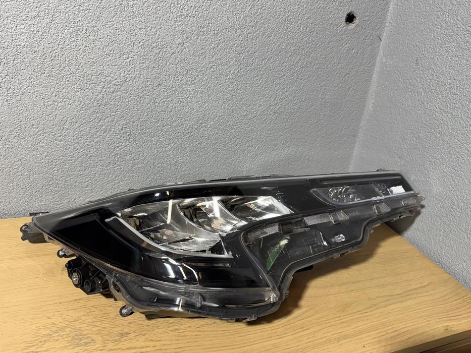 Lampa reflektor przedni prawy toyota corolla e21 Fullled