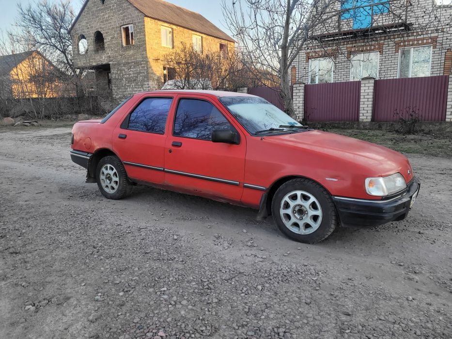 Ford Sierra  газ бензин 1.8 . Чудовий стан