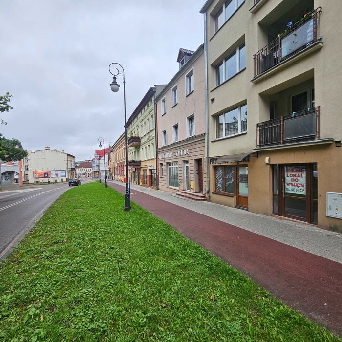 Posiadam do wynajęcia lokal użytkowy w centrum Bytowa , na Parterze  w ciągu handlowym