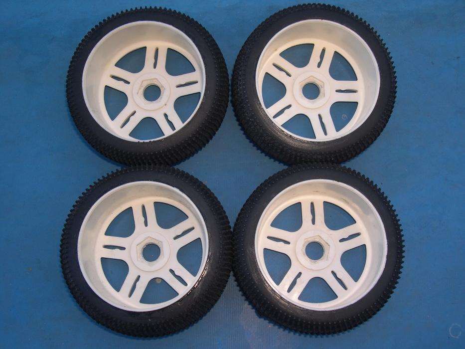 Pneus Medial Pro buggy 1/8 rc