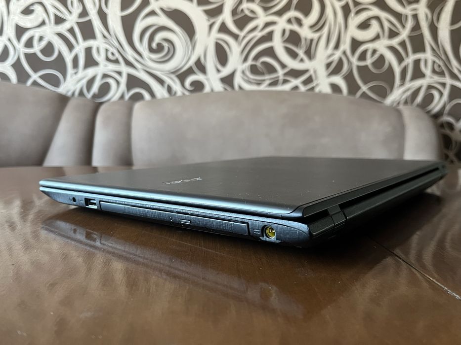 Игровой ноутбук 15.6" Acer Aspire E15 на Intel i7-7500U с Nvidia 940MX / 8ОЗУ / 256SSD / FullHD