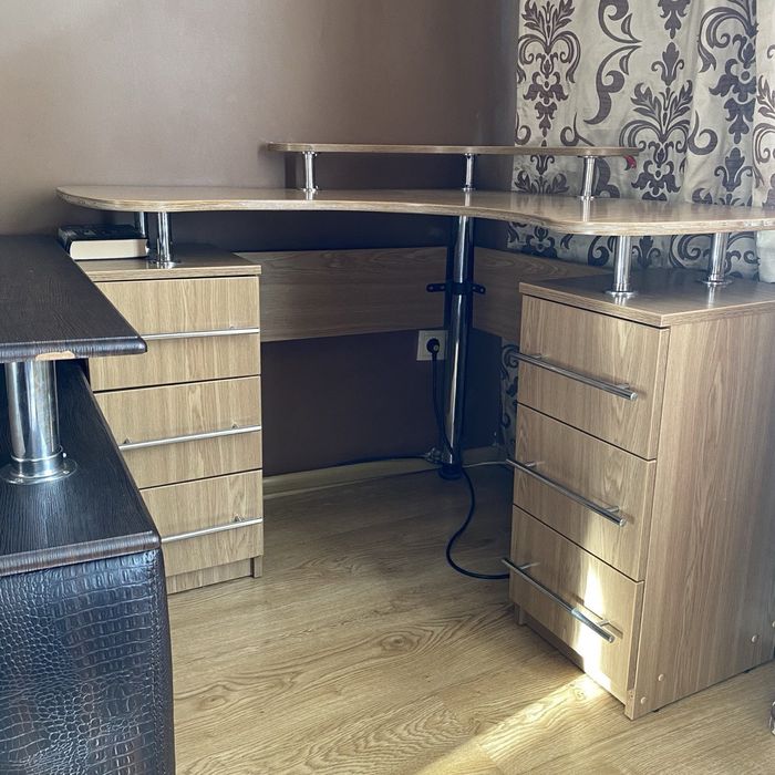 Продам комп'ютерний стіл