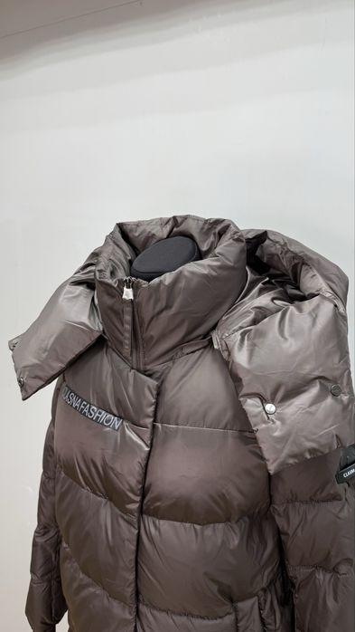 Жіночий подовженний пуховик CLASNA