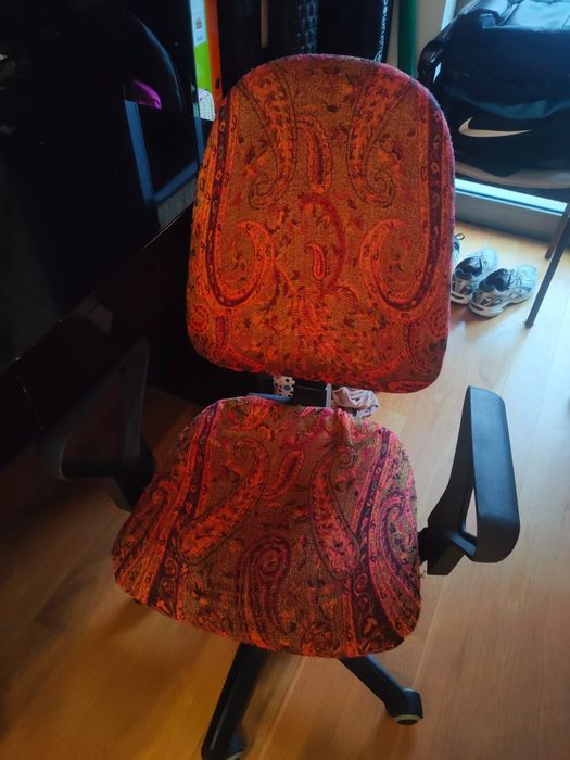 Secretária com gavetas