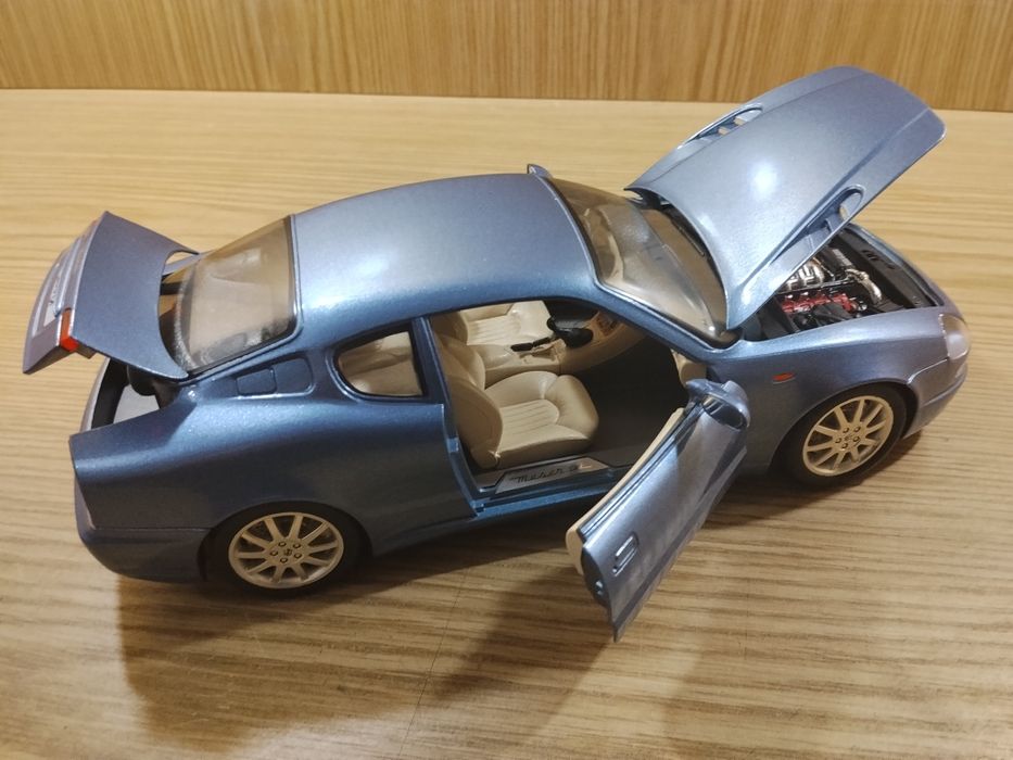 Модель машины авто Maserati 3200 gt 1998 1:18 burago Мазерати Металл