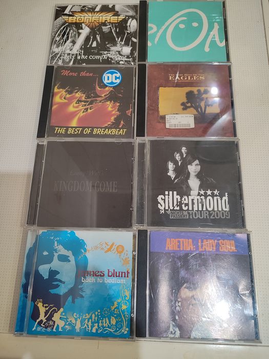 CD диски разных жанров.