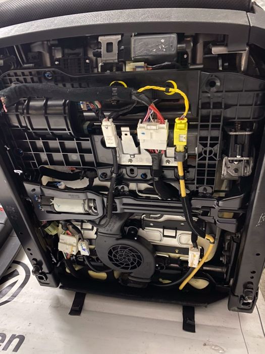 Kia stinger GT салон сідушки карти кресла підлокотник