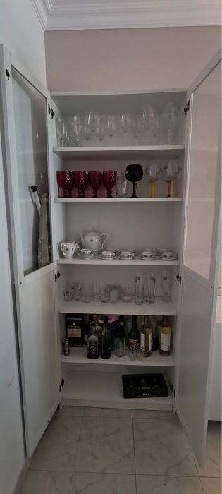 Vitrine ikea muito bom estado