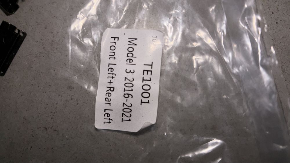 Брызговик задний левый Тесла 3 от 2016 до 2021 года