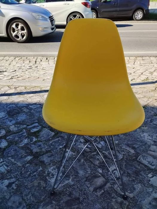 Cadeiras plástico rigido