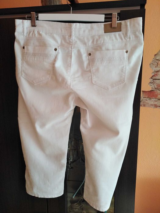 Białe spodnie "rybaczki" 4XL 48