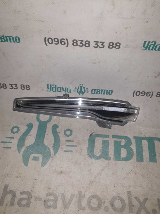 Повторювач повороту  дзеркала Mercedes GLE GLC A0999060143 A0999060243