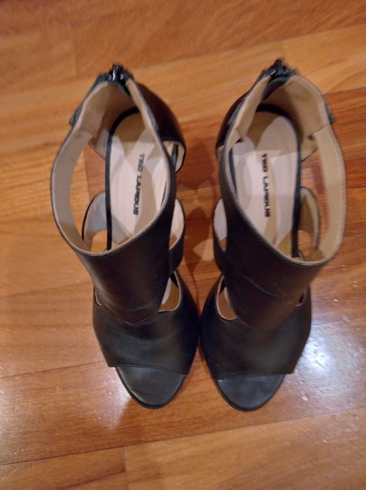 Sapatos Pretos Ted Lapidus