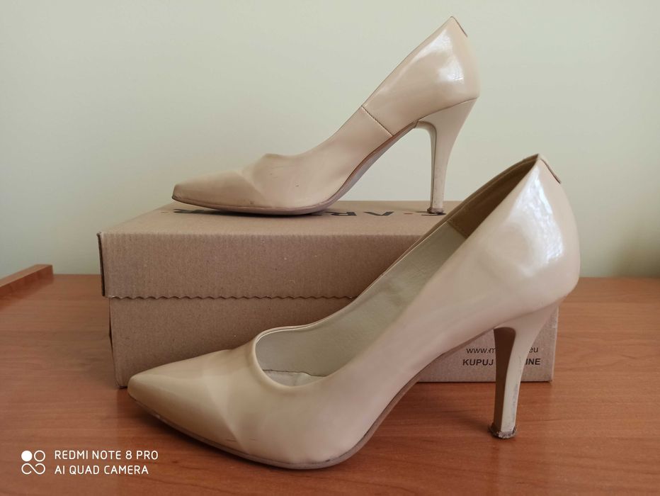 Buty na obcasie, r. 38, beżowe