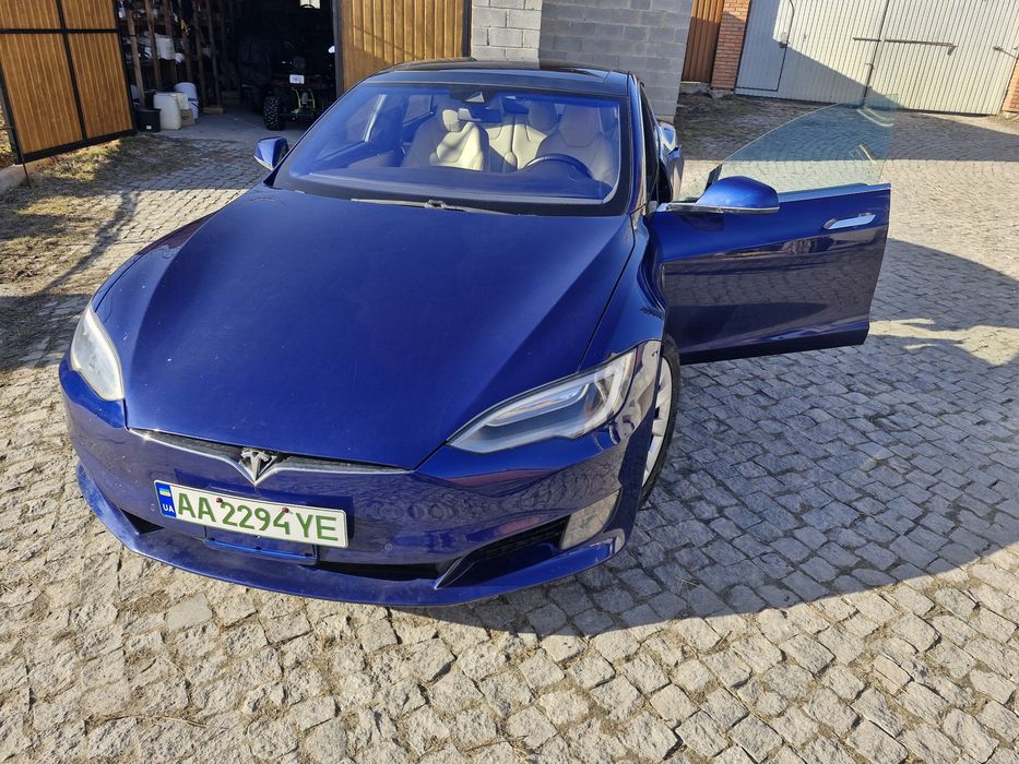 Автомобіль тесла