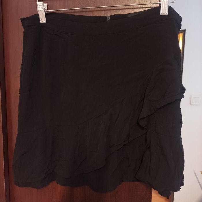 Czarna mini spódnica 42