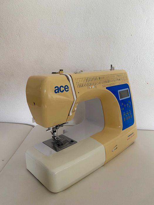 Máquina de Costura Model ACE- 7001