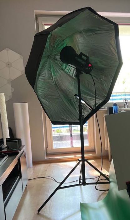 Lampa studyjna Quadralite Move 400 z softboxem i statywem, zadbany