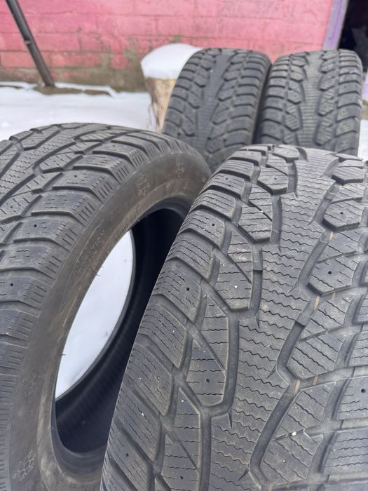 Продам зимову гуму 225/55 r17