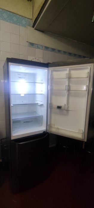 Продам холодильник LG