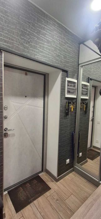 Продам  2х кім кв. з автономкою , меблями та технікою.  Сонячні панелі. Дніпробуд