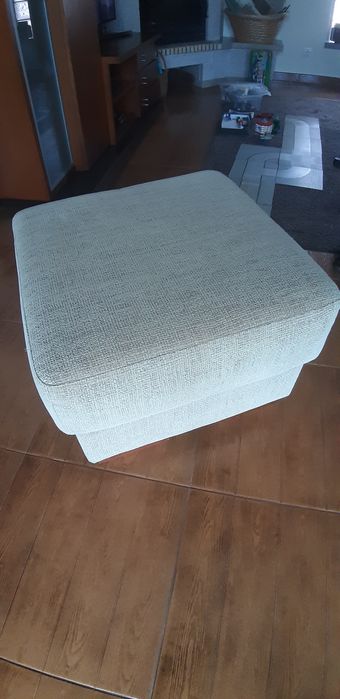 Sofa 3 lugares com 2 Puffs