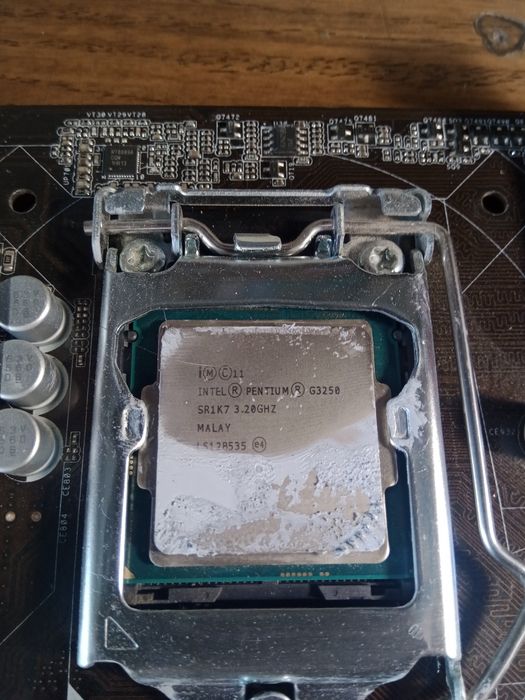 материнская плату ASRock H81M-VG4.