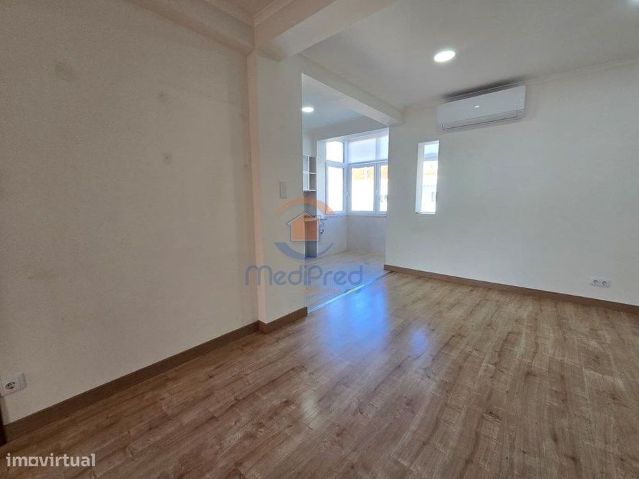 Apartamento T2 com Arrecadação de 12 m2 | Olival Basto, Odivelas — Póvoa De Santo Adrião E Olival Basto, Lisboa