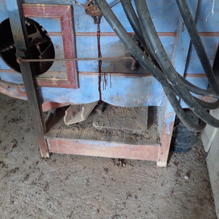 Erguedeira ou Tarara anos 40. Maquina manual de limpar cereias