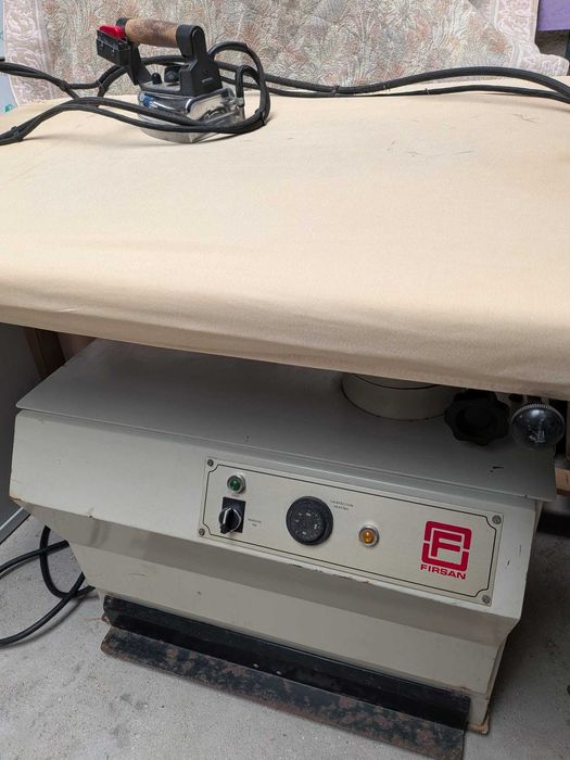 Mesa e caldeira de engomar industrial (Comel)