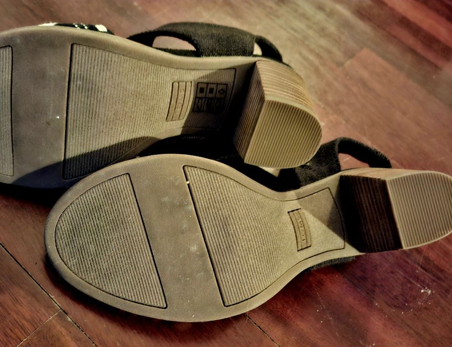 Sandálias estampadas de tacão TOMS