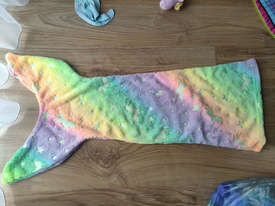 Kocyk syreni ogon, świecący w ciemnosci