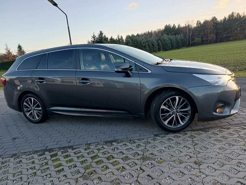 Toyota Avensis 1.8 automat LPG Salon Polska