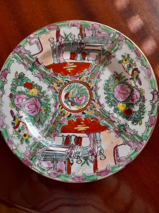 Prato oriental com decorações Família Rosa