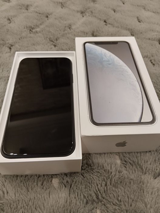 iPhone XR 64 гб стан ідеальний.