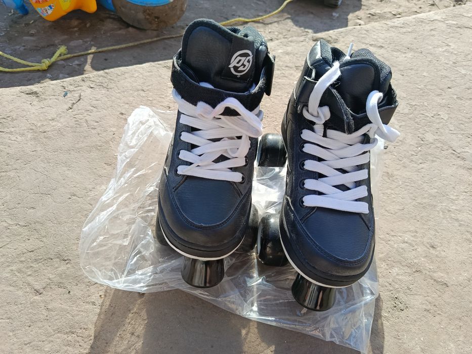 Шолом новий  ,з етікеткою новий є жапка під шолом