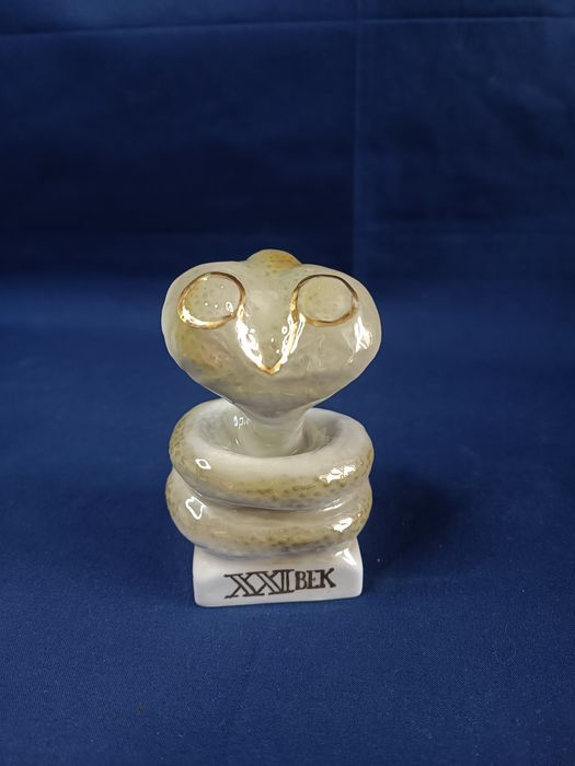 Статуетка порцеляна кобра Коростень фарфор