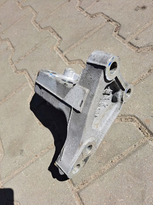 łapa Wspornik Mocowanie Silnika Skrzyni Prawa Renault Gama T C