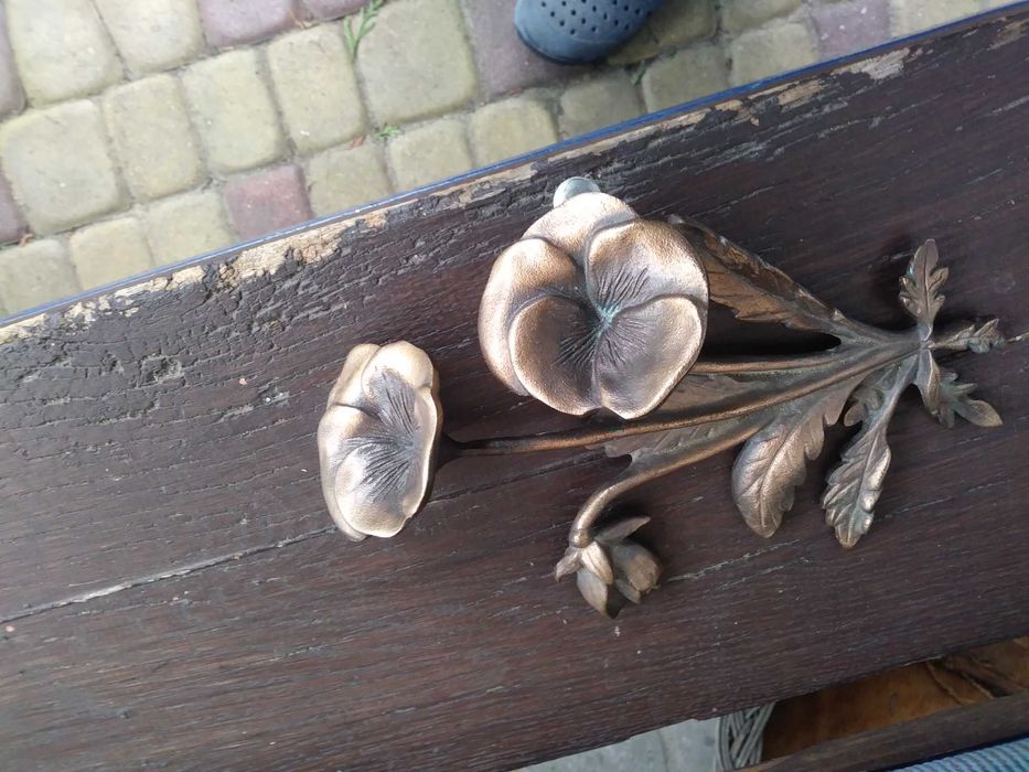 Kwiaty, bratki miedziane na grób, nagrobek