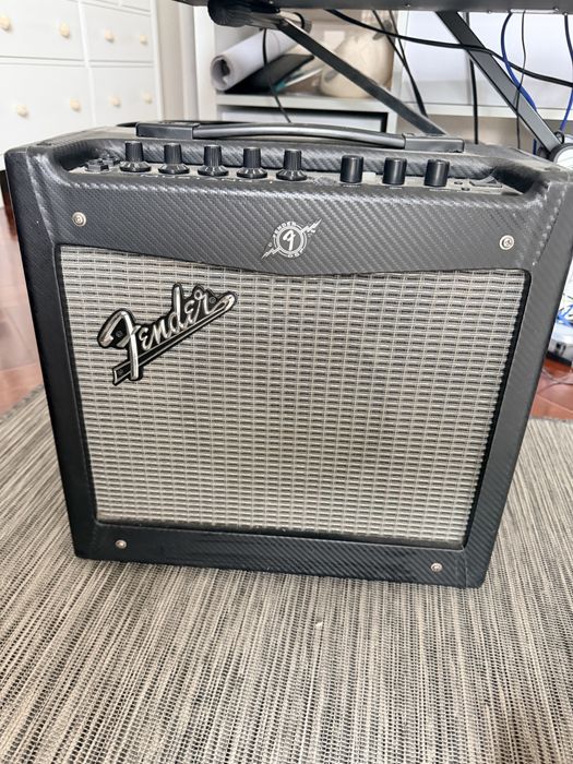 Amplificador fender mustang